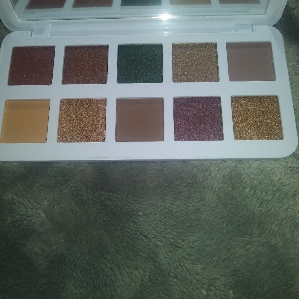 Models Own Super Natural eyeshadow palette